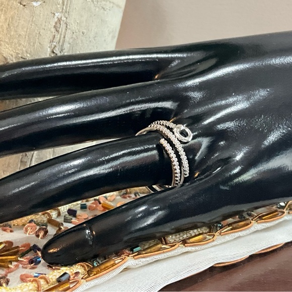 Elegant Silver Ring with Crystal Accent 9 - Picture 8 of 10